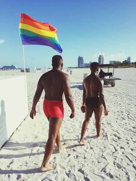 flagra gay na praia